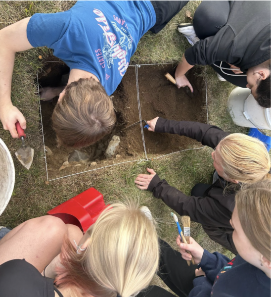 Students dig in 50x50 cm squares outside of Decary.